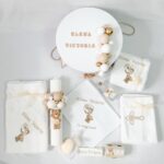 Set Trusou Botez Personalizat ursulet bej-alb fetiță - imagine 2