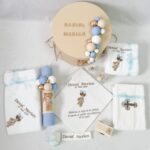 Set trusou botez personalizat Ursulet bluemarin-bej - imagine 2